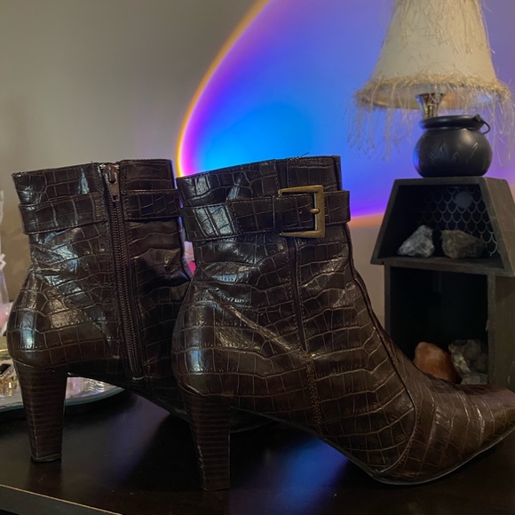 FAUX CROCODILE SKIN SQUARE TOE ZIP-UP BOOT HEELS WITH BUCKLE ✨🤎 [85] - Picture 6 of 6